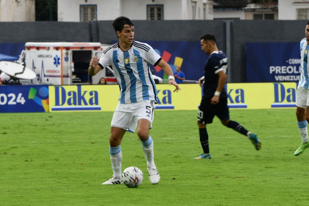 Argentina no jugó bien y rescató un punto ante Paraguay