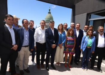 Passerini lideró el reclamo de intendentes por la eliminación de subsidios al transporte