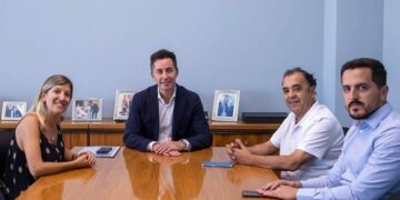 Manuel Calvo recibió a miembros de la Fundación Manos Abiertas para coordinar acciones de ayuda