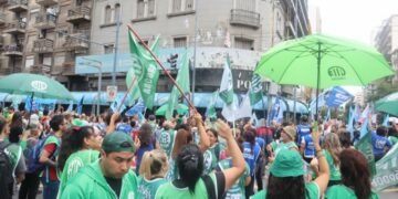 Los estatales reclamaron por el derecho a las paritarias libres