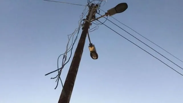 Un joven intentó robar cables en una cantera y murió electrocutado