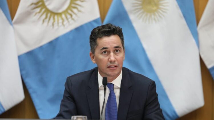 Calvo aseguró que el Presidente está “mal informado y mal asesorado”.