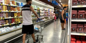 Una familia con dos hijos necesitó casi 600.000 pesos para no ser pobre