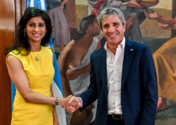 Caputo analizó con Gopinath las perspectivas de la economía