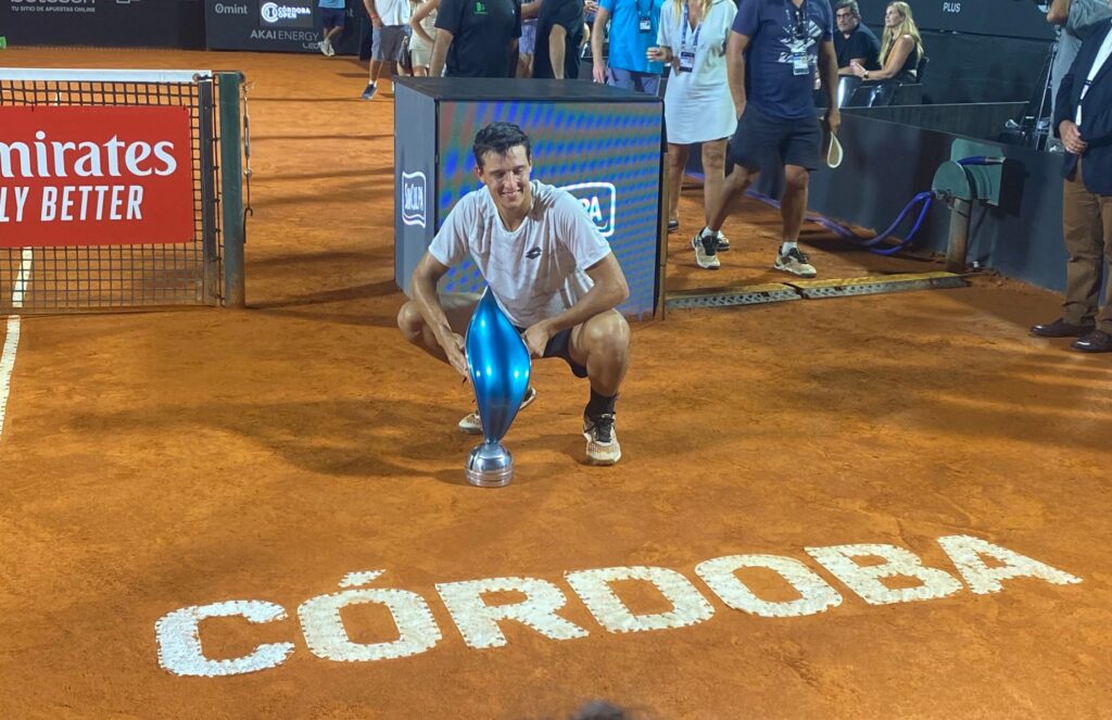 El ítalo argentino Darderi no le dio a chances a Bagnis y se consagró en el ATP de Córdoba