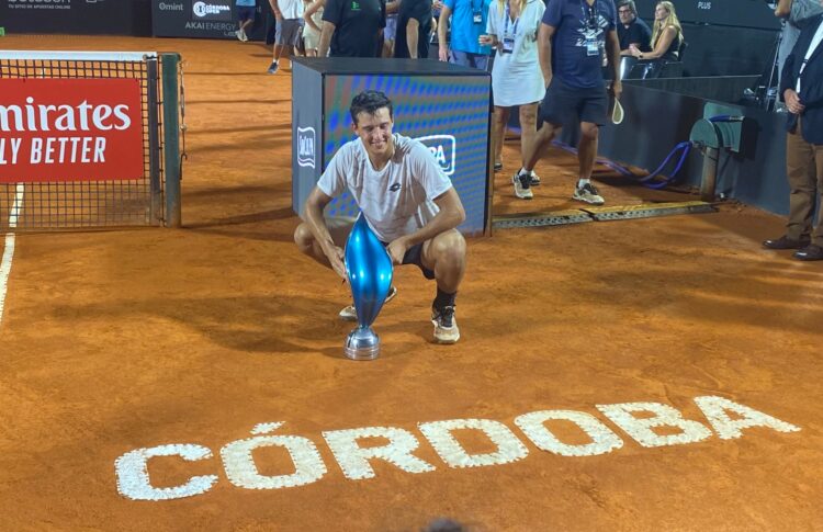 El ítalo argentino Darderi no le dio a chances a Bagnis y se consagró en el ATP de Córdoba