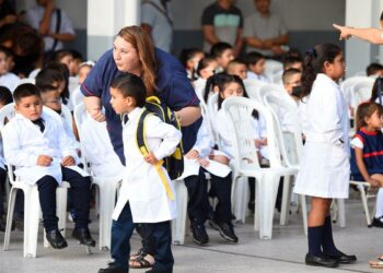 El Gobierno convocó a los gremios docentes para una reunión paritaria