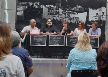 El Gobierno propuso «redefinir» el rol de los gremios docentes