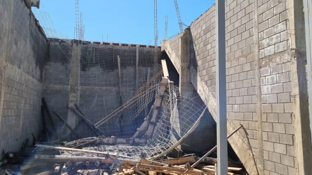 Tres obreros heridos por el derrumbe de una obra en construcción Tres obreros heridos por el derrumbe de una obra en construcción