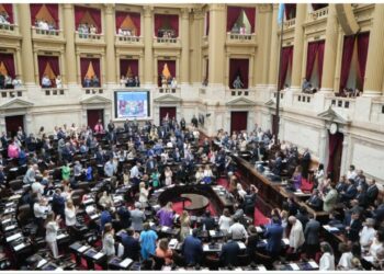 El Gobierno dio marcha atrás en plena sesión con la Ley ómnibus