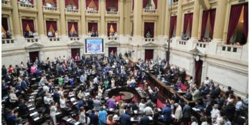 El Gobierno dio marcha atrás en plena sesión con la Ley ómnibus