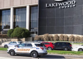 Terror en una iglesia evangélica de Texas: una mujer abrió fuego y fue detenida