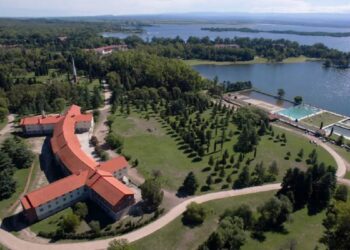 Buscan privatizar la unidad de turismo social de Embalse