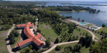 Buscan privatizar la unidad de turismo social de Embalse