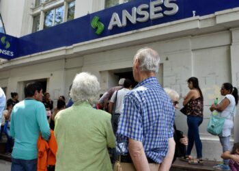 Idesa asegura que el ajuste de Milei es “insostenible”