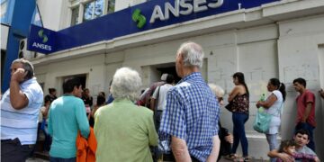 Idesa asegura que el ajuste de Milei es “insostenible”