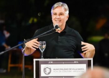 Llaryora apuntó a Milei por los ataques en las redes sociales