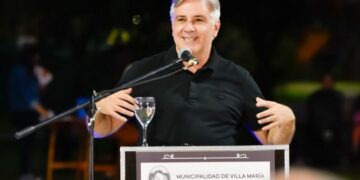 Llaryora apuntó a Milei por los ataques en las redes sociales
