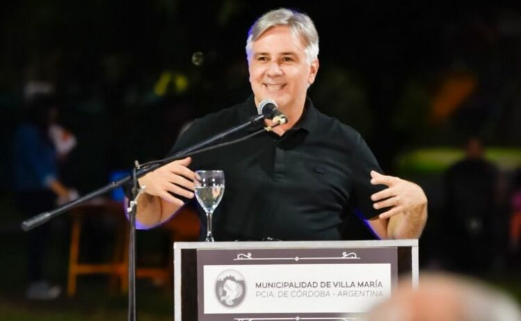 Llaryora apuntó a Milei por los ataques en las redes sociales