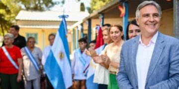 Llaryora: “Sacarle plata a los docentes es una locura”