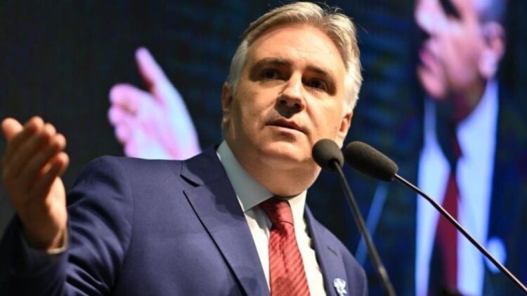 Llaryora anunció la continuidad de los programas de beneficios en el transporte