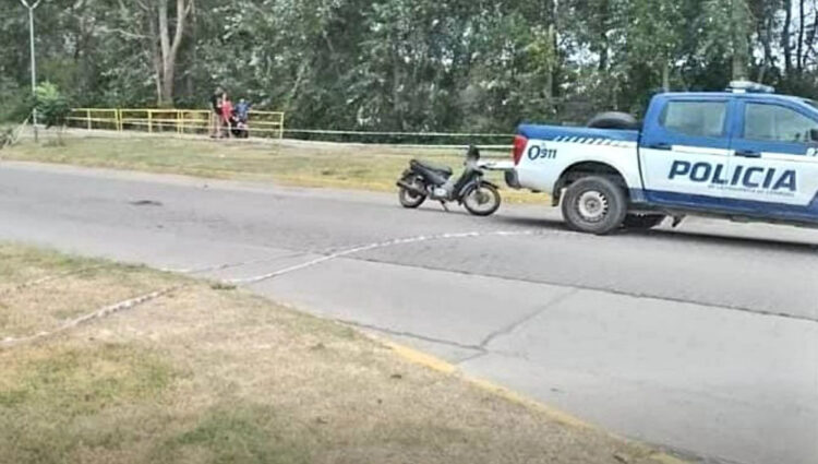 Un motociclista fue asesinado a piedrazos y golpes cuando iba a su trabajo en Córdoba