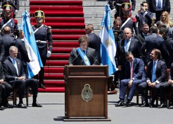 Milei vuelve a romper las tradiciones y hablará desde un atril en la Asamblea Legislativa