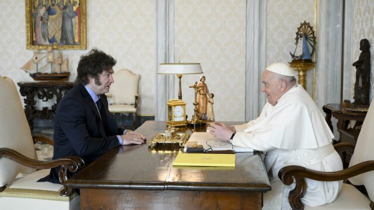 Milei se reunió una hora con el papa Francisco en el Vaticano