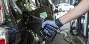 A partir del viernes aumentan las naftas por la actualización del impuesto a los combustibles