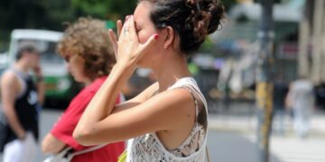 Emiten alerta roja por jornada de extremo calor en Córdoba y 13 provincias más