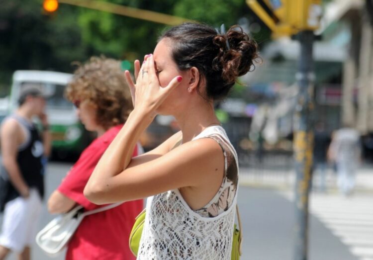 Emiten alerta roja por jornada de extremo calor en Córdoba y 13 provincias más