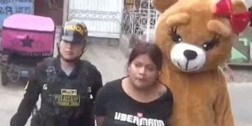 Un policía se disfrazó de oso de peluche para atrapar a una jefa narco