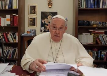 En un mensaje para los jueces, el papa se diferenció de Milei