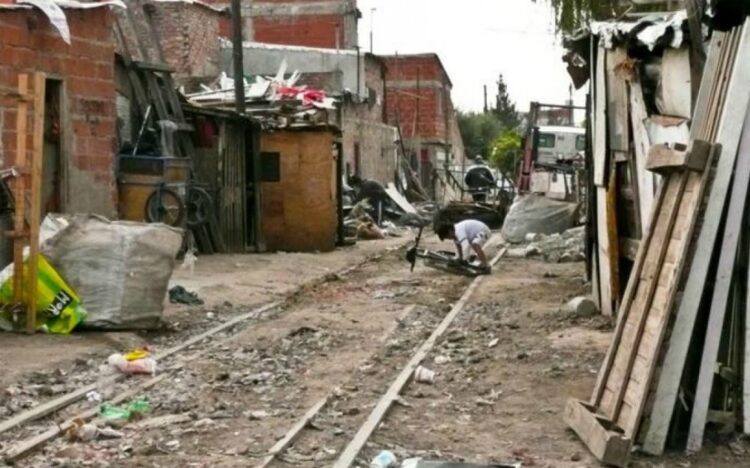 En enero, la pobreza llegó al 57% y alcanzó a 27.000.000 de personas en la Argentina