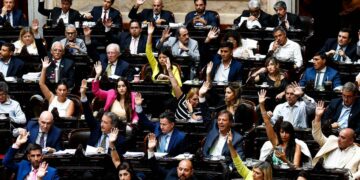 El oficialismo en Diputados busca afianzar la alianza con el PRO y bloques provinciales