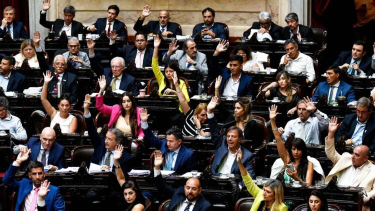 El oficialismo en Diputados busca afianzar la alianza con el PRO y bloques provinciales