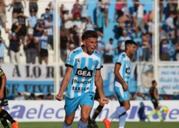 Racing debutó con  un empate en el sur