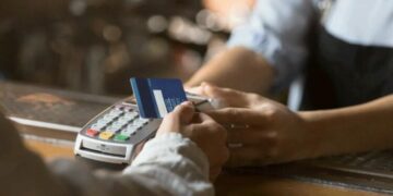 Los bancos anunciaron fuertes aumentos en las comisiones y tasas desde abril