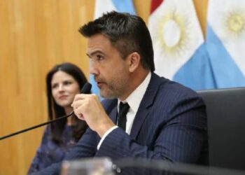 Torres acusó de “oportunista” y “demagógica” a la oposición