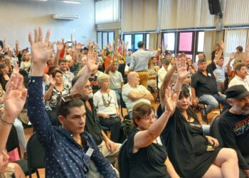 Para los docentes, la oferta salarial de Llaryora es «insuficiente” y van al paro