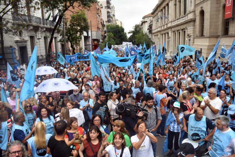 Paritaria docente: descontarán la mitad de los días de paro