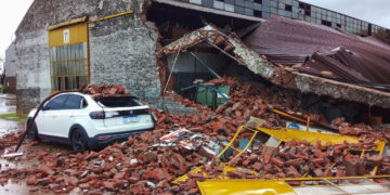Caos tras el temporal en el Amba: una mujer muerta, voladuras de techos, inundaciones y cortes de luz