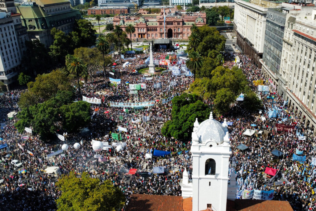 Una multitud volvió a reclamar en las calles "Nunca Más"