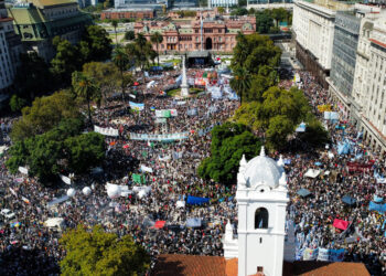 Una multitud volvió a reclamar en las calles «Nunca Más»