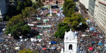 Una multitud volvió a reclamar en las calles «Nunca Más»