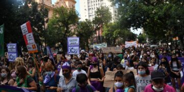 En Córdoba, miles de mujeres marchan hacia el Patio Olmos