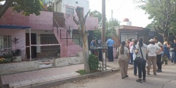 La autopsia del niño hallado en un freezer reveló que murió electrocutado pero la familia sospecha del tío
