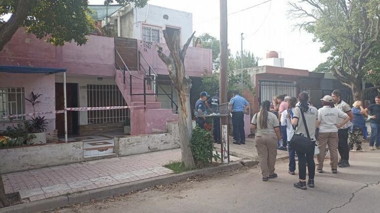 La autopsia del niño hallado en un freezer reveló que murió electrocutado pero la familia sospecha del tío