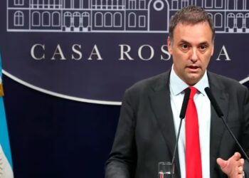 Adorni, tras el rechazo del DNU: «estamos dispuestos a la confrontación»