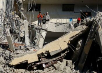 Israel atacó una emblemática torre residencial en el sur de Rafah ante el estancamiento de negociaciones